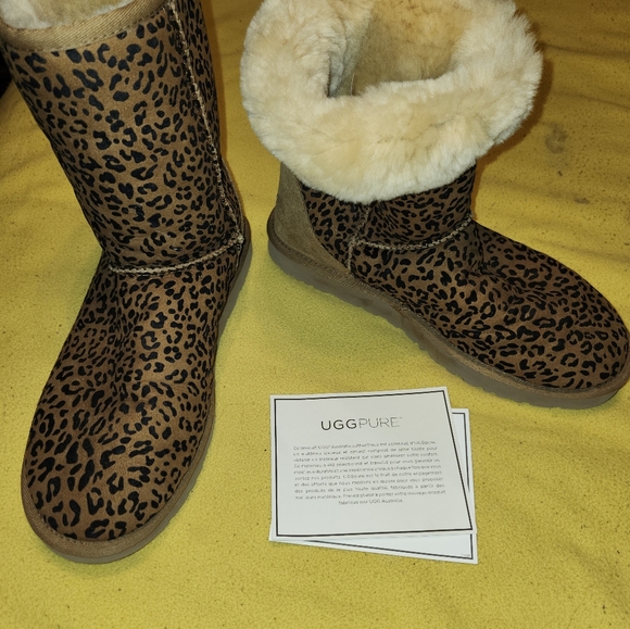 Genuine UGG Boots - Picture 1 of 9